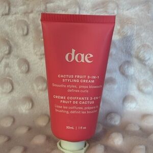 Dae Cactus Fruit 3-in-1 Styling Cream - Red